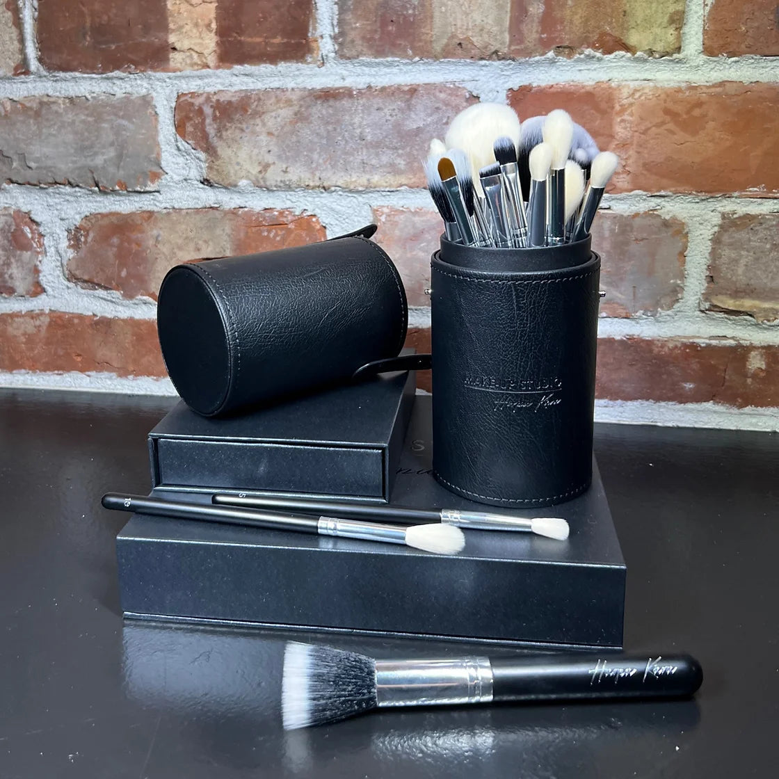 Make-Up Studio Hörpu Kára Burstahólkur